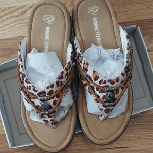 NIB Minnetonka Leopard Print Sandals Size 9